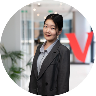 Phoebe Chen + ' ' + Analyste - Produits d'investissement